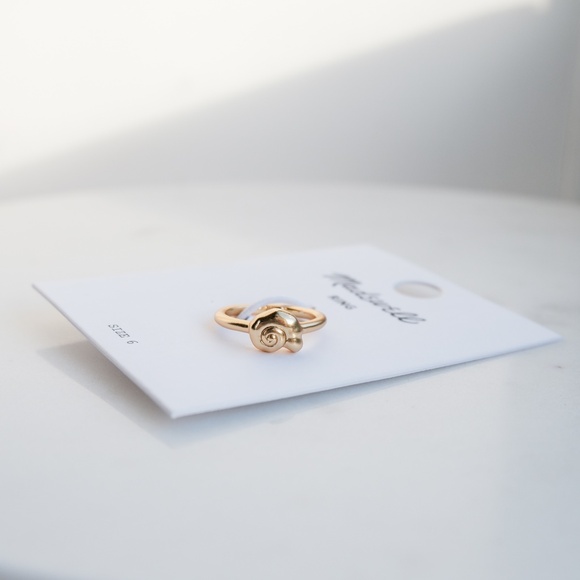 Madewell gold plated shell ring size 6 - Picture 2 of 6